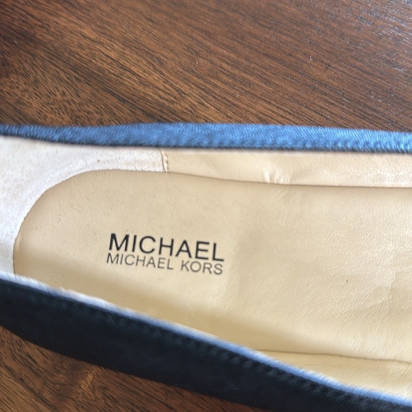 ❤️ HP ❤️ NWOT Michael Kors Black Flats with Silver Ornament - Picture 4 of 6